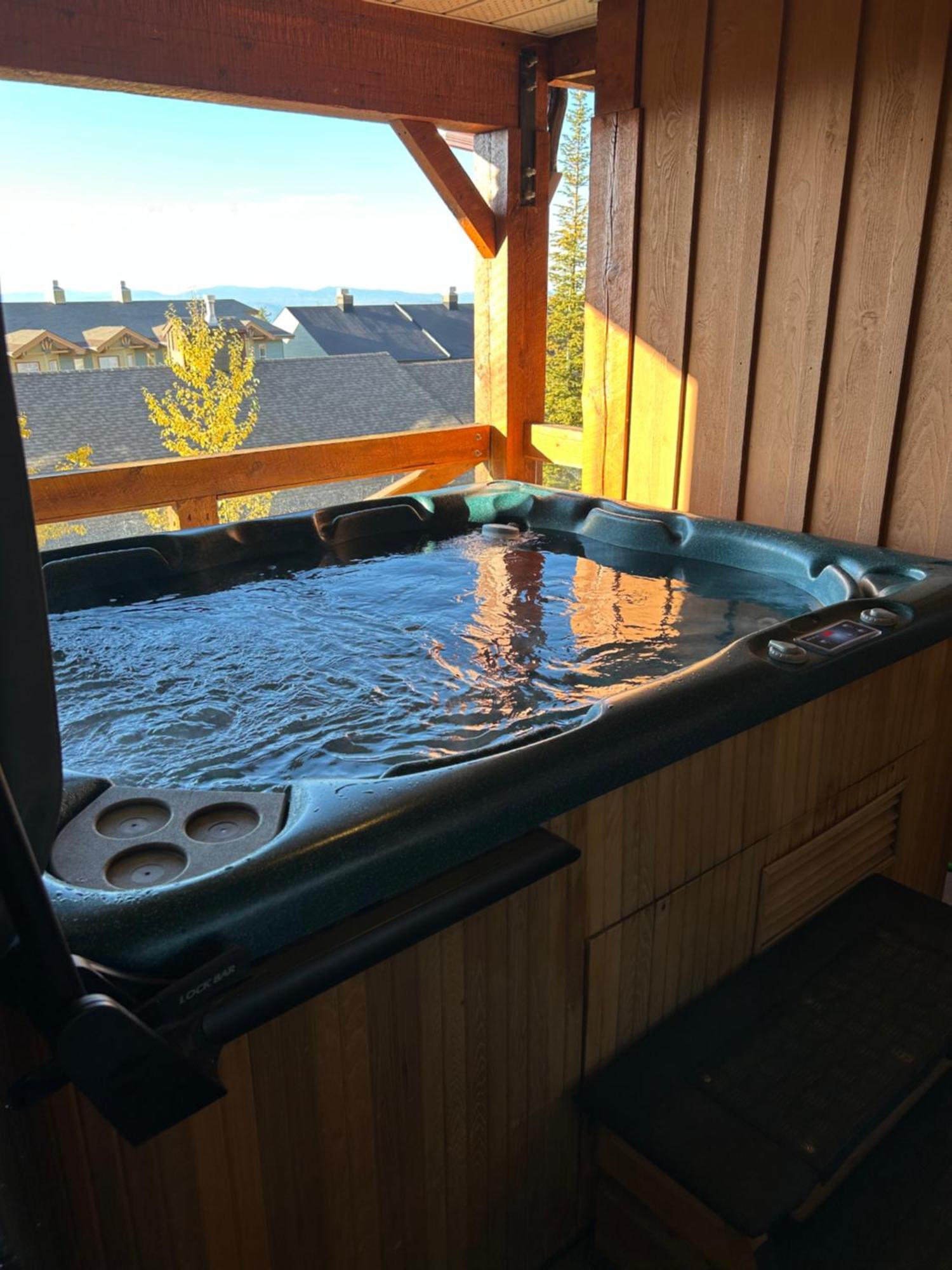 3 Bedroom 3 Bath Ski In Ski Out With Private Hot Tub Big White Exterior foto